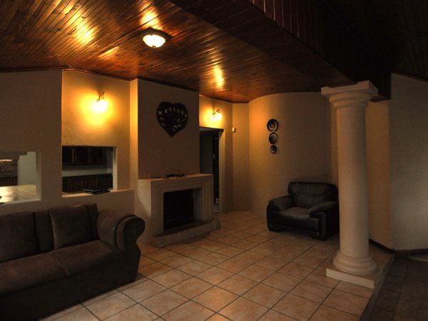 2 Bedroom House 2 Bedroom House