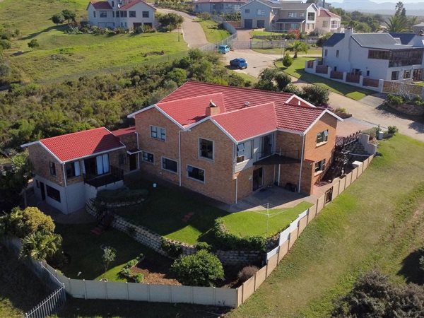 6 Bed House in Great Brak River