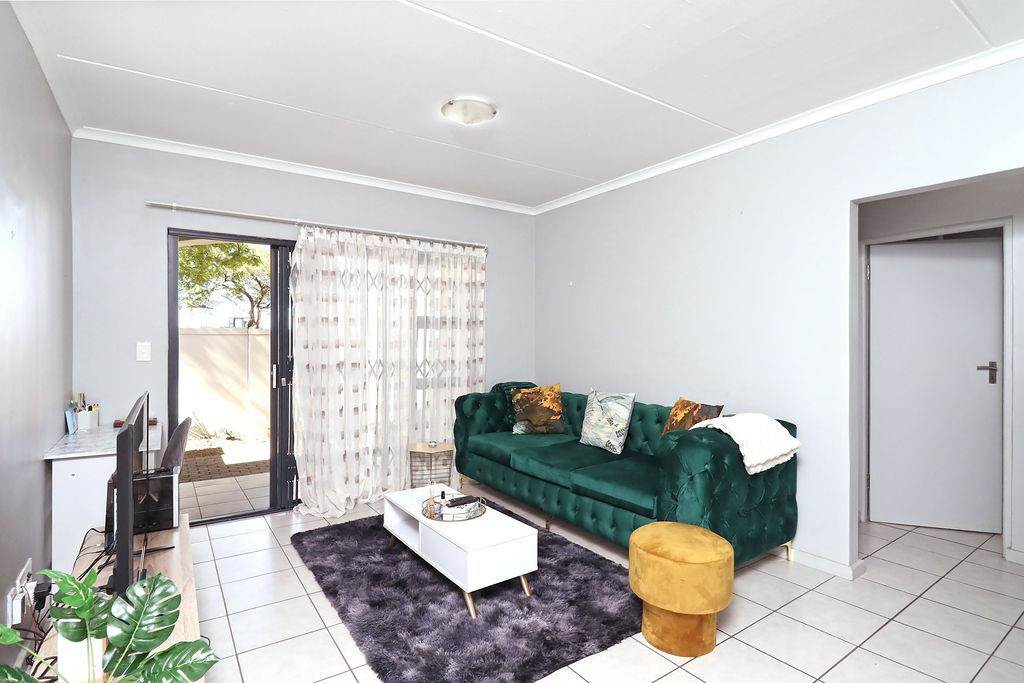 2 Bed Apartment in Durbanville photo number 1