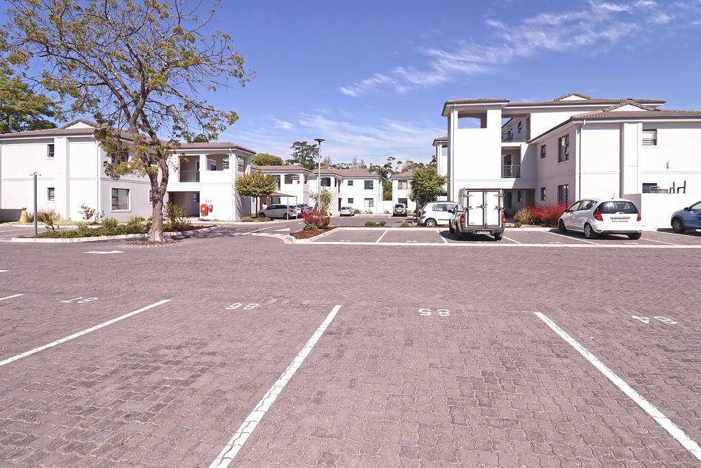 2 Bed Apartment in Durbanville photo number 15