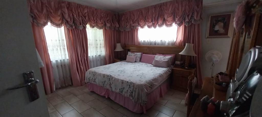 4 Bed House in Empangeni photo number 21