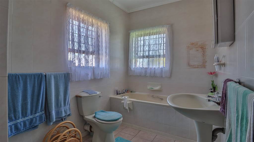 5 Bed House in Mossel Bay Central photo number 18
