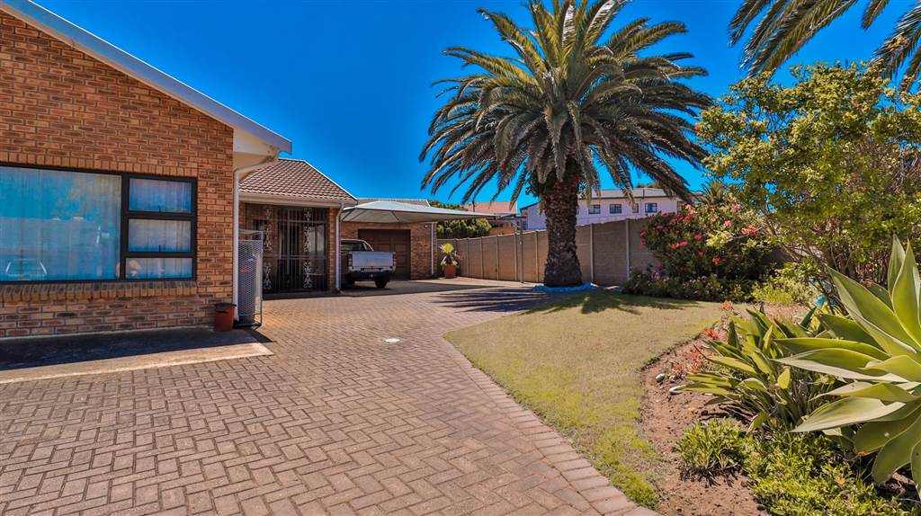 5 Bed House in Mossel Bay Central photo number 28