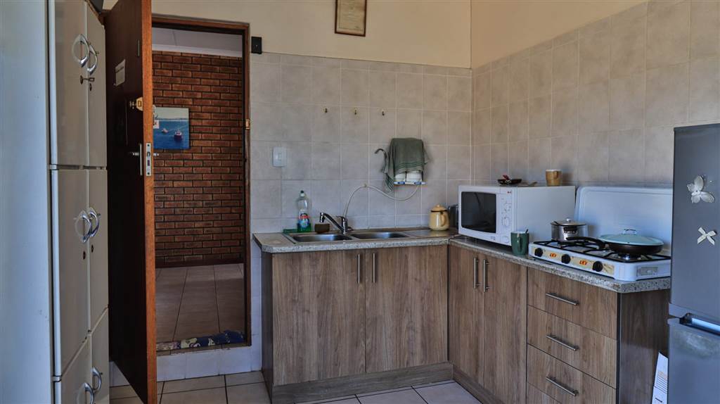 5 Bed House in Mossel Bay Central photo number 3