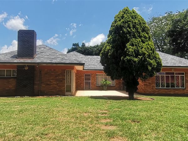 8 Bed House in Randfontein Central