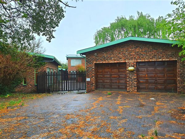9 Bed House in Meyerville