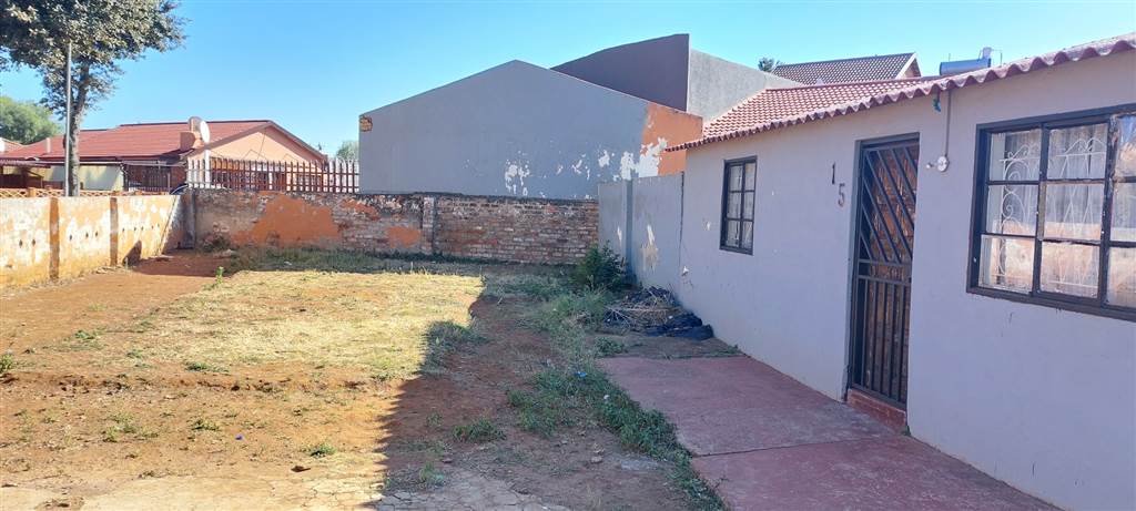 2 Bed House in Lenasia photo number 16