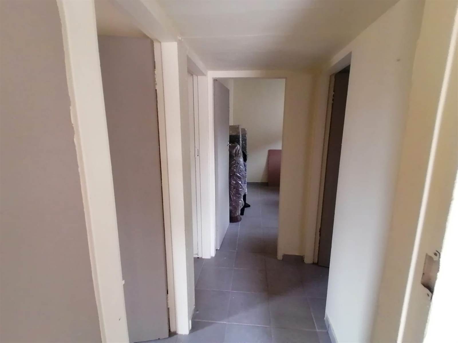 2 Bed House in Lenasia photo number 9