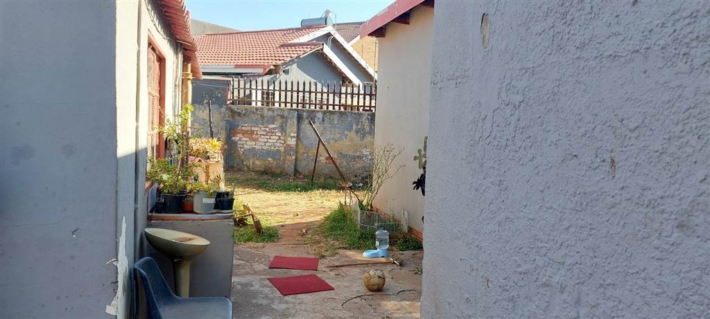 2 Bed House in Lenasia photo number 12