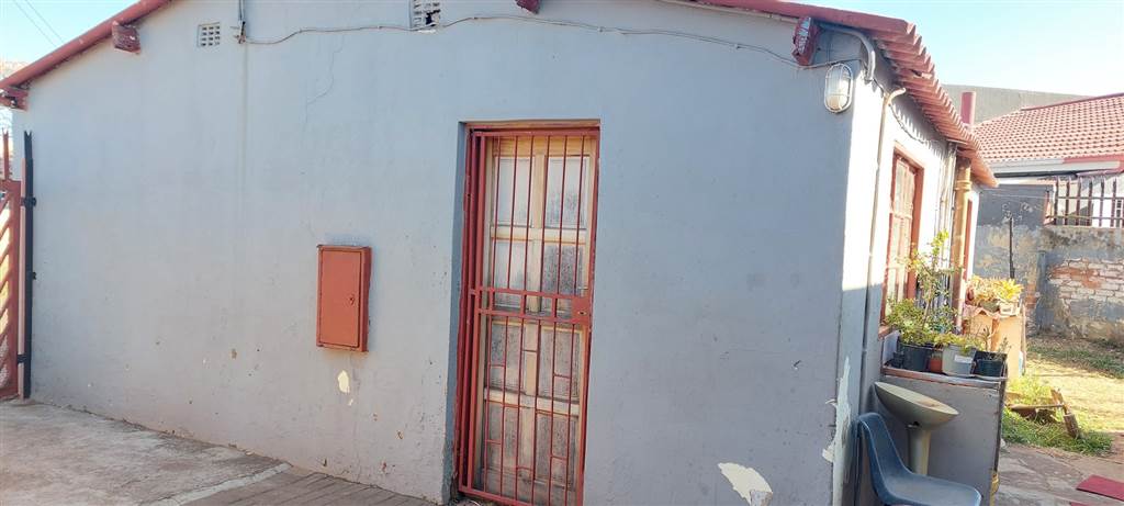 2 Bed House in Lenasia photo number 13
