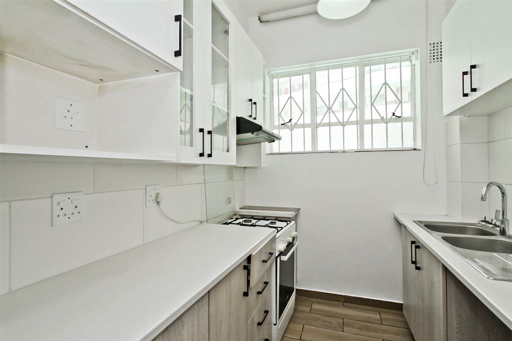 1 Bed Apartment in Observatory photo number 13