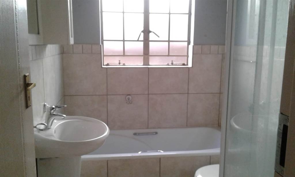 3 Bed Townhouse in Pretoria North photo number 8