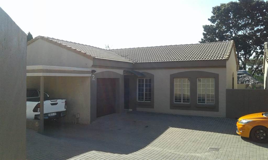 3 Bed Townhouse in Pretoria North photo number 1