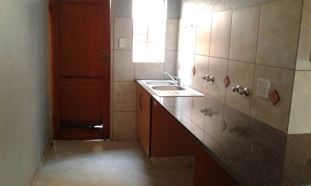 3 Bed Townhouse in Pretoria North photo number 4