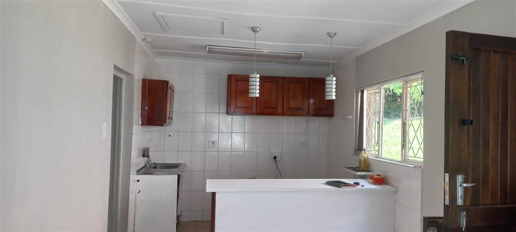 1 Bed Apartment in Pinetown Central photo number 2