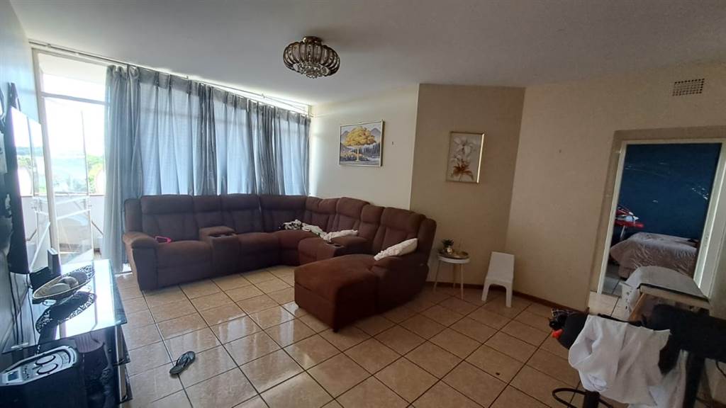 2 Bed Apartment in Empangeni Central photo number 20