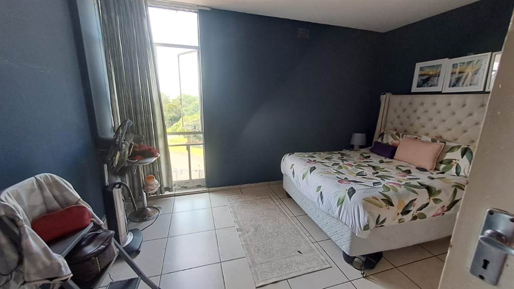 2 Bed Apartment in Empangeni Central photo number 12