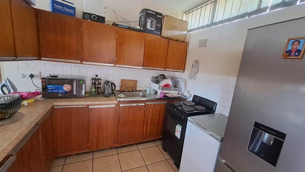 2 Bed Apartment in Empangeni Central photo number 18