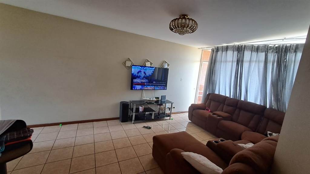 2 Bed Apartment in Empangeni Central photo number 23