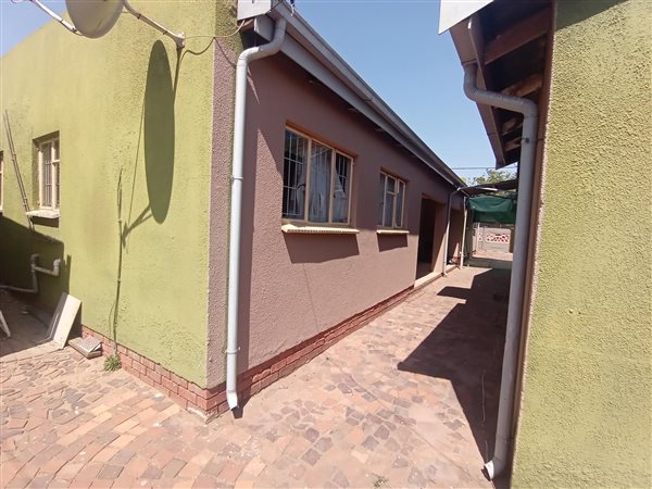 6 Bed House in Lenasia
