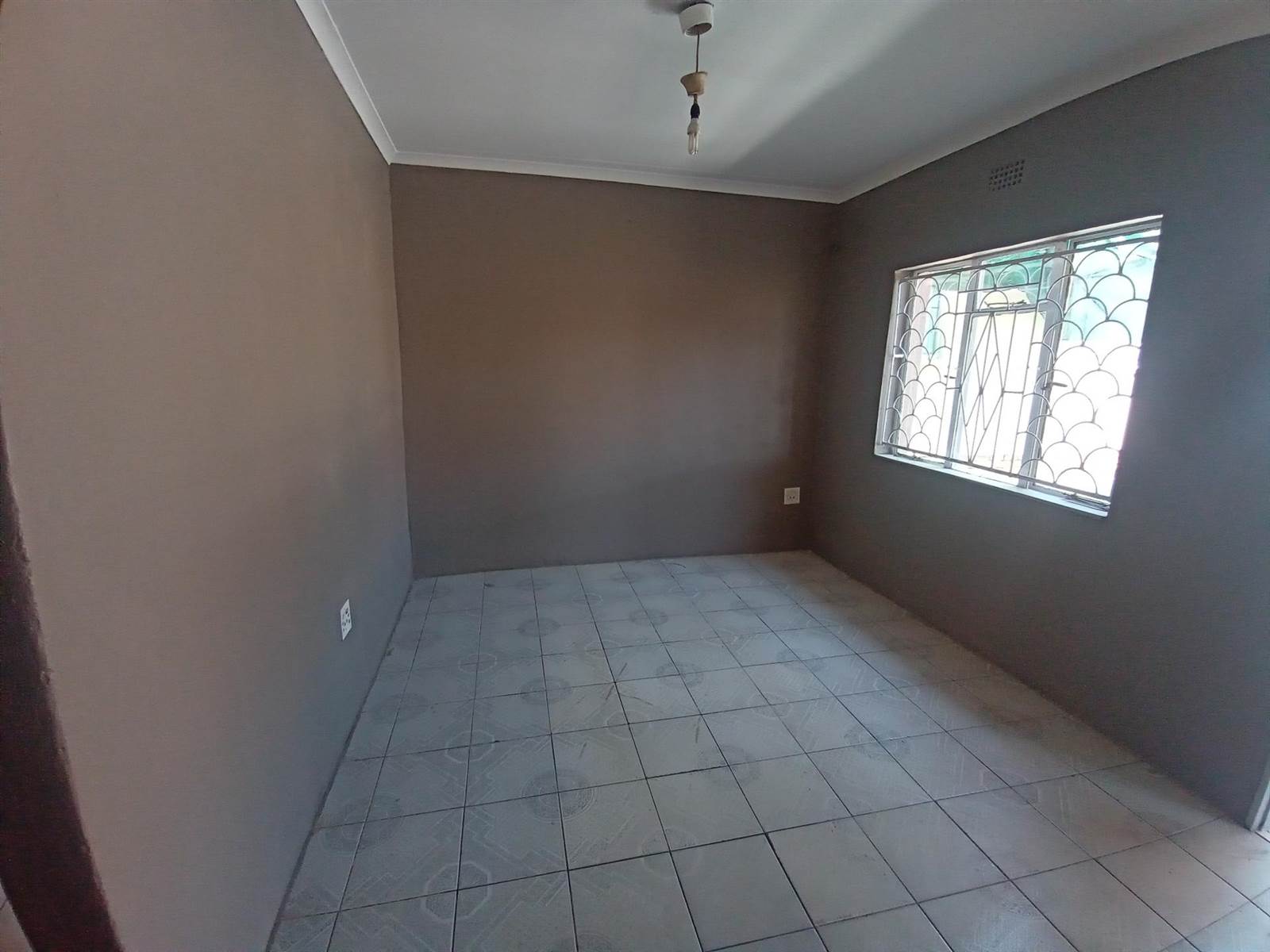6 Bed House in Lenasia photo number 14