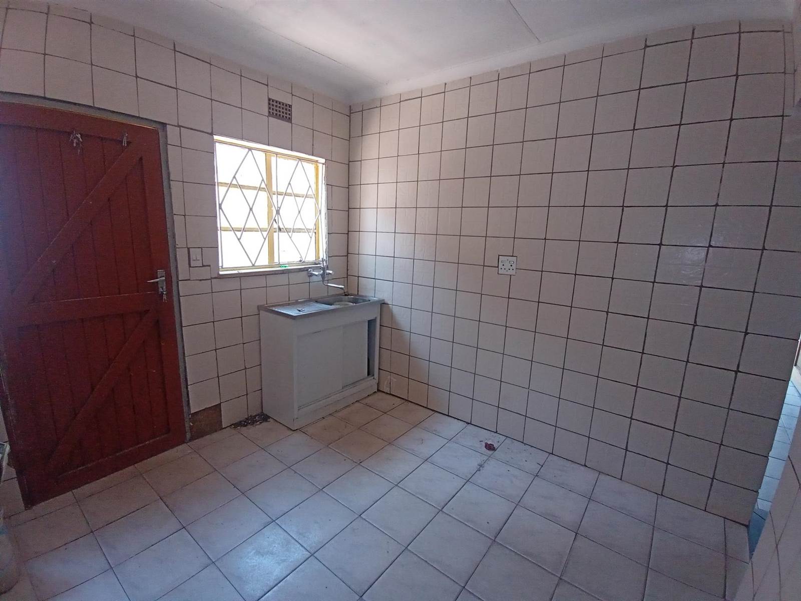 6 Bed House in Lenasia photo number 16