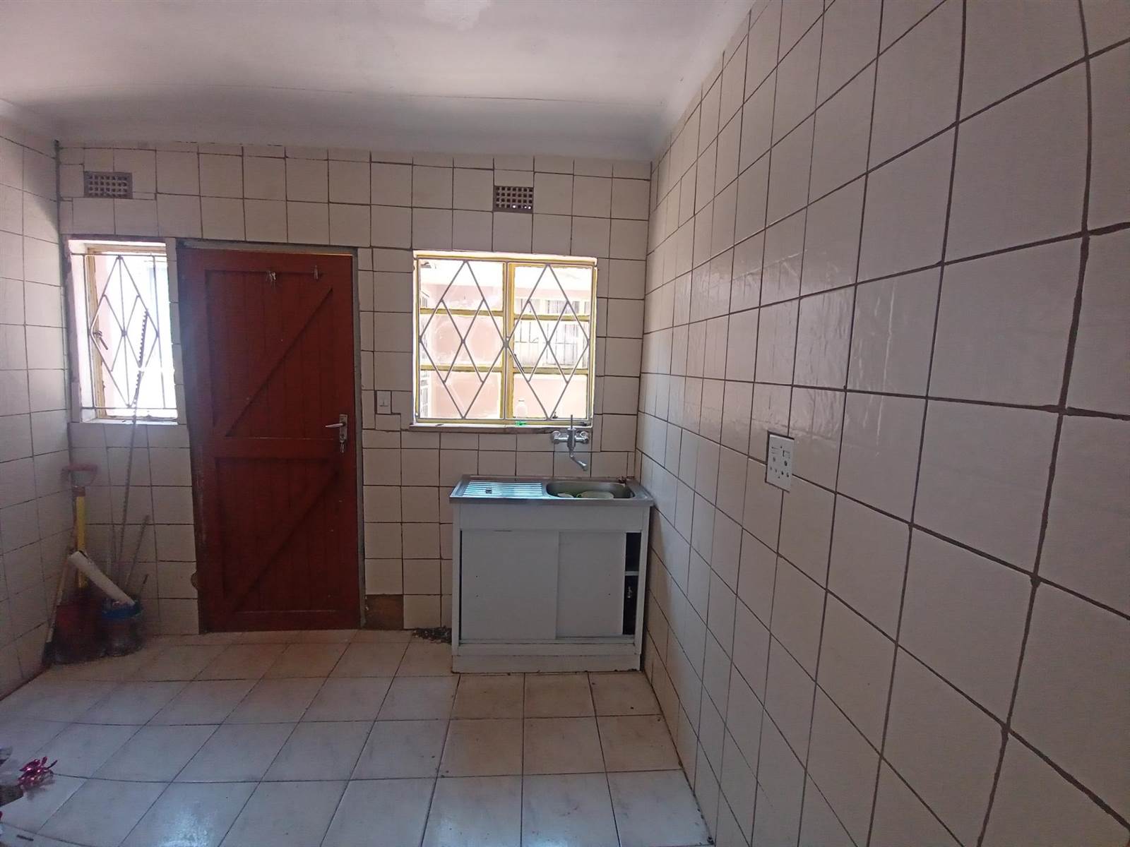6 Bed House in Lenasia photo number 15