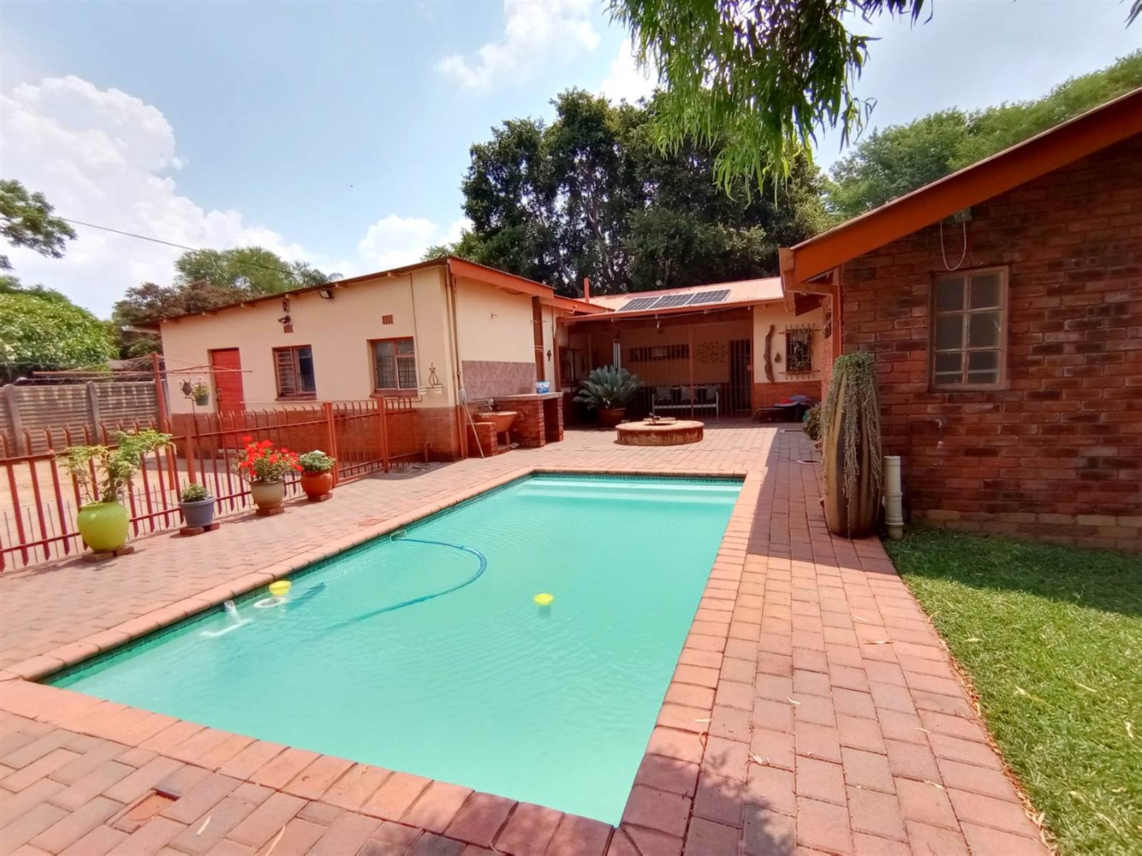 6 Bed House in Pretoria North photo number 4