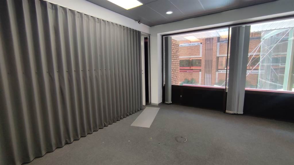 406  m² Commercial space in Bedfordview photo number 11