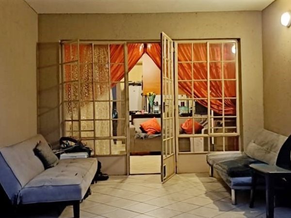 2 Bed Apartment in Waterval East