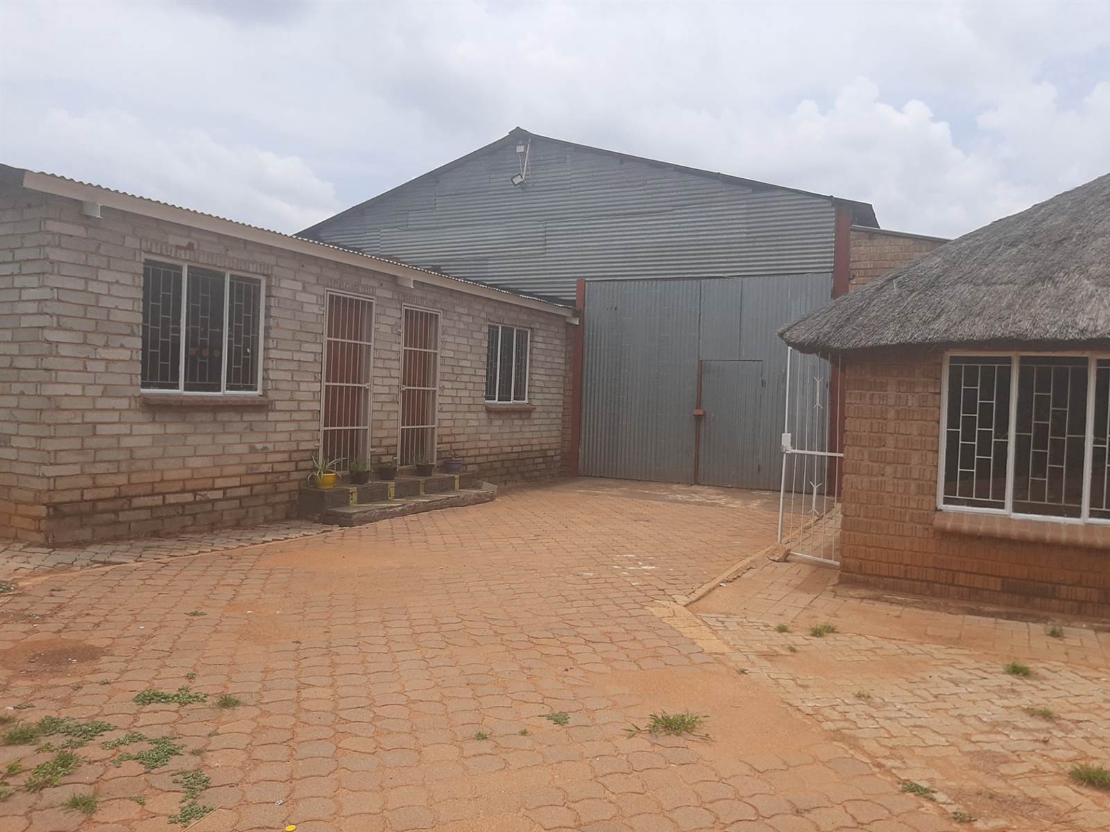 2100  m² Commercial space in Hartbeesfontein photo number 9
