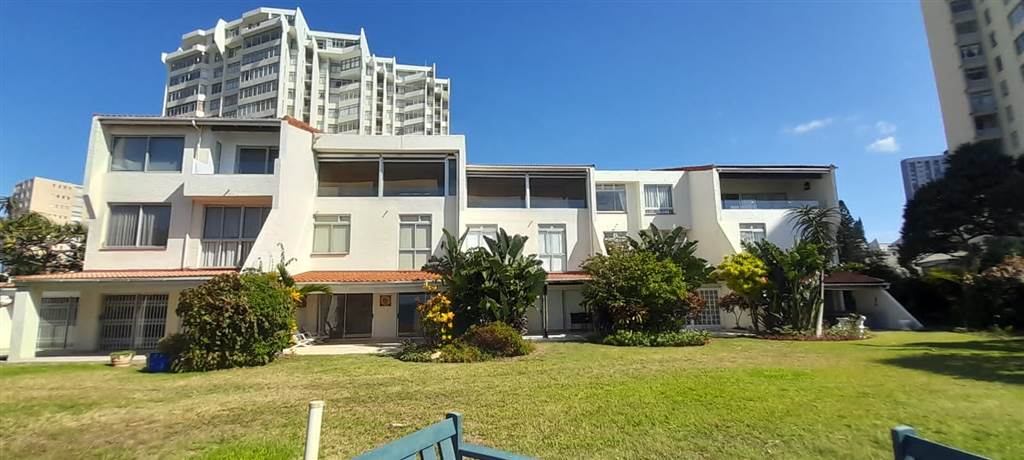 4 Bed Townhouse in Umhlanga Rocks photo number 1