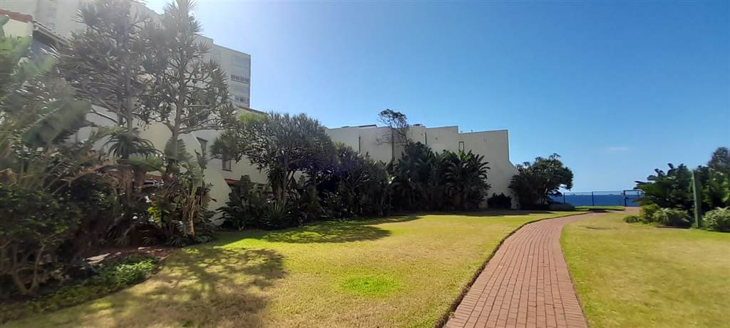 4 Bed Townhouse in Umhlanga Rocks photo number 10