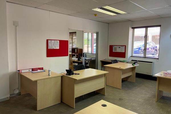 120  m² Office Space in Greenstone Hill photo number 1