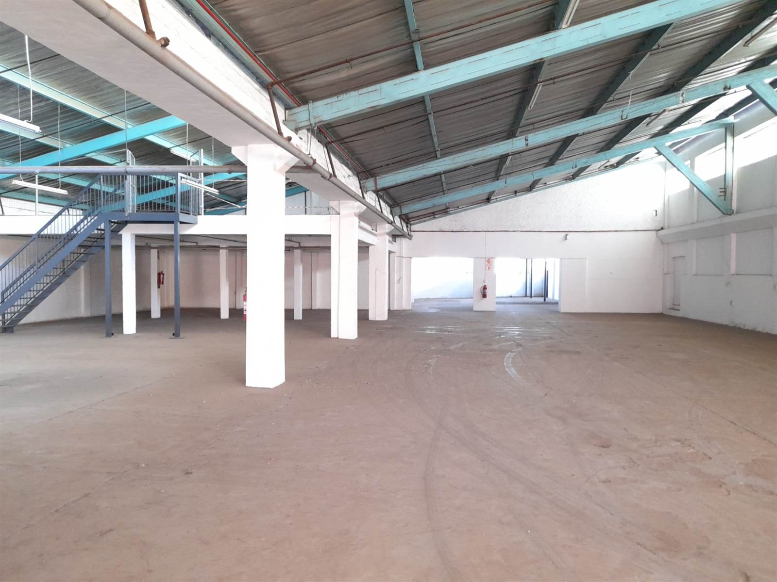 1125  m² Commercial space in Steeledale photo number 9