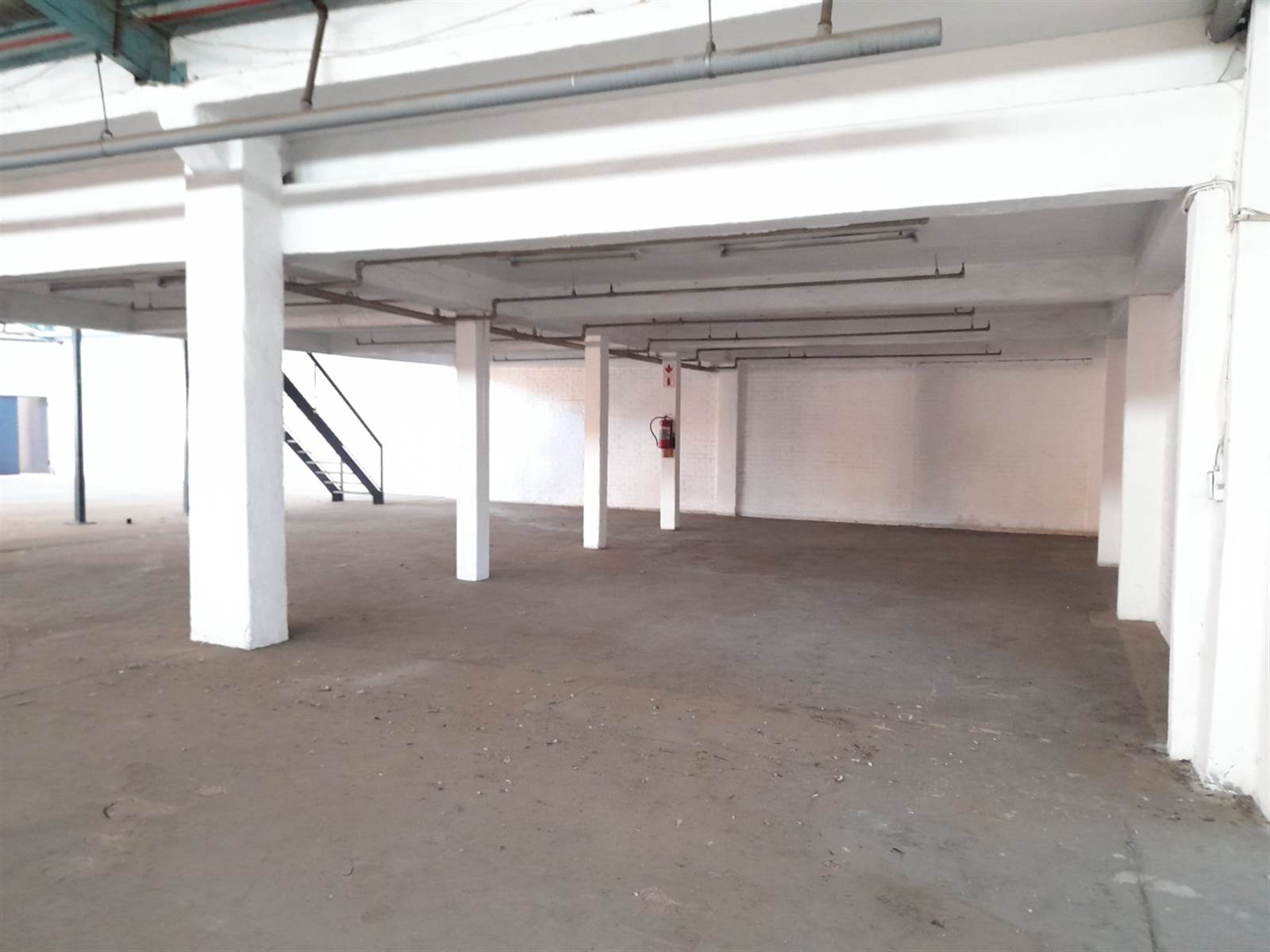 1125  m² Commercial space in Steeledale photo number 2