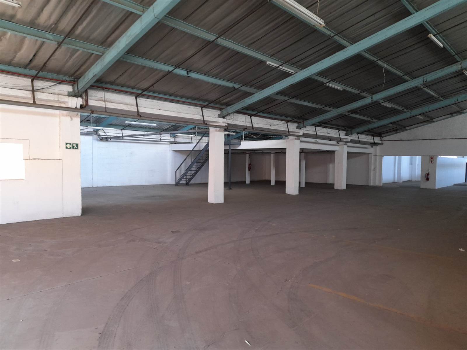 1125  m² Commercial space in Steeledale photo number 14