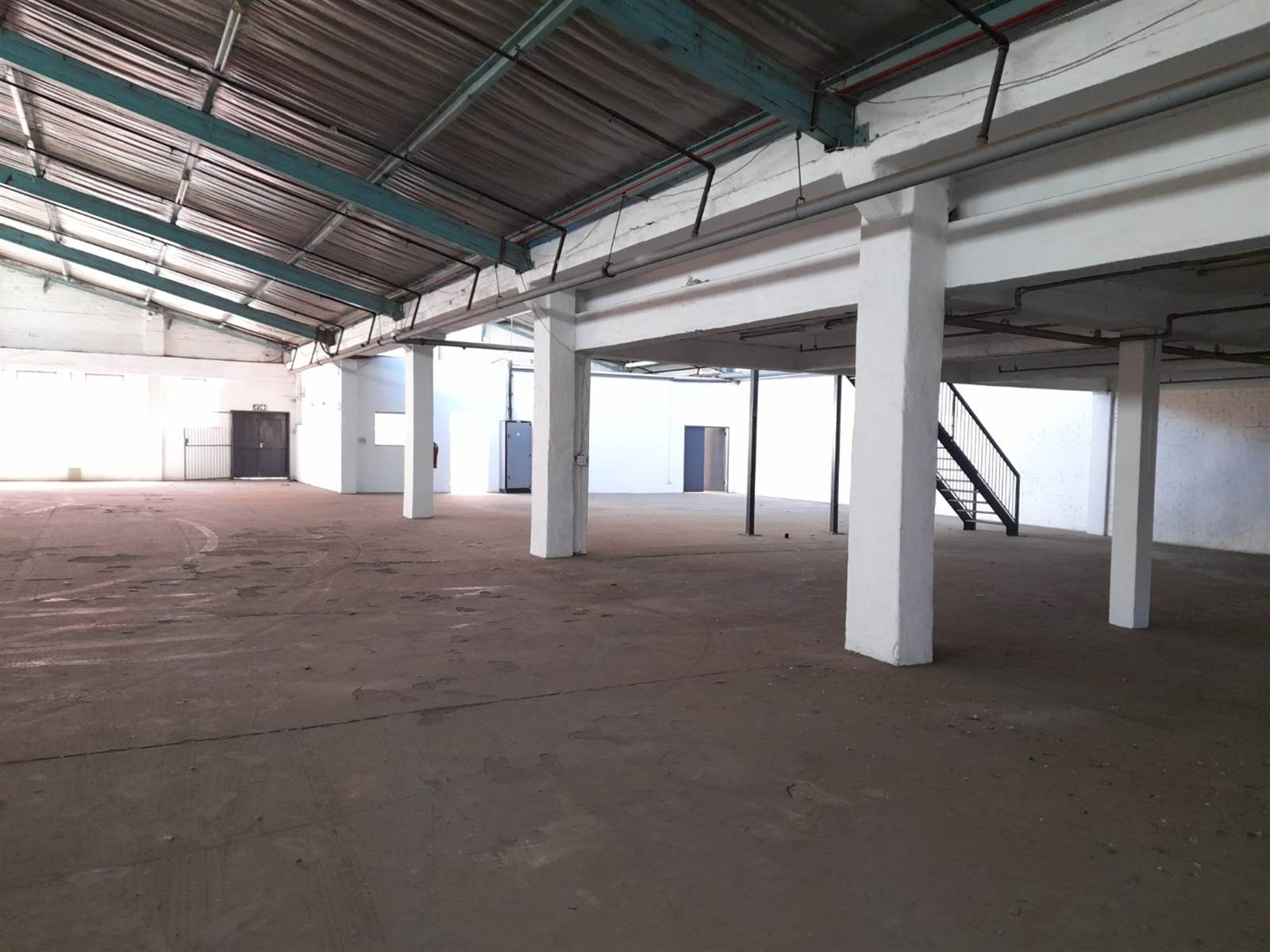 1125  m² Commercial space in Steeledale photo number 3