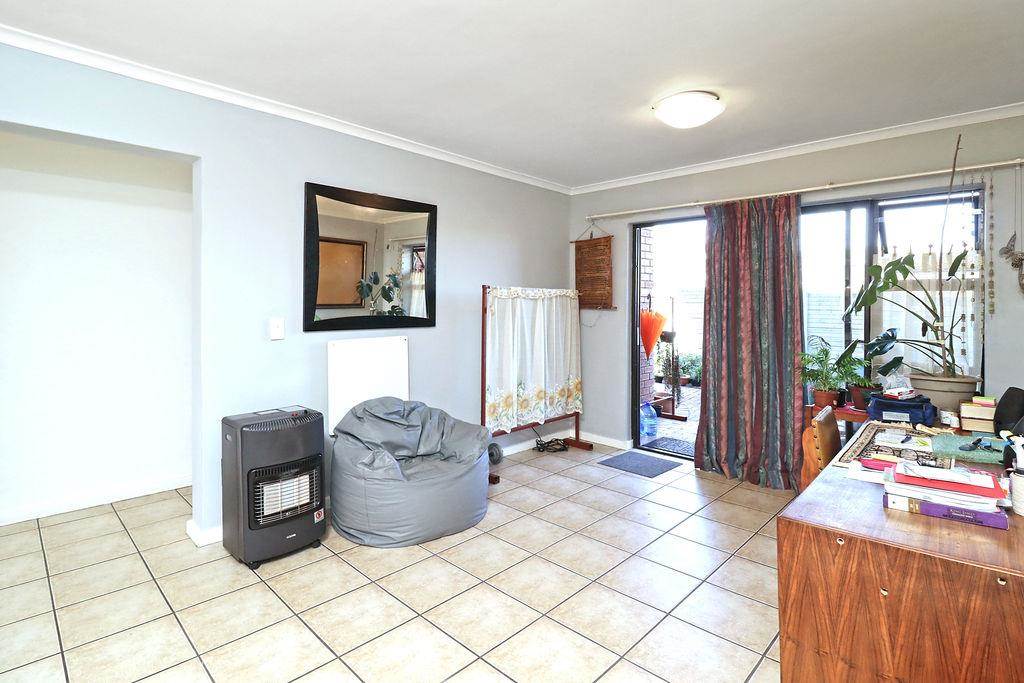 2 Bed Apartment in Durbanville photo number 2