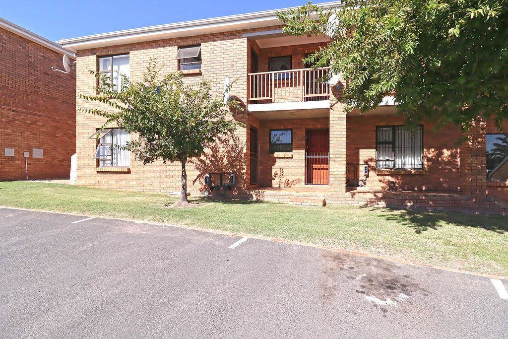 2 Bed Apartment in Durbanville photo number 15