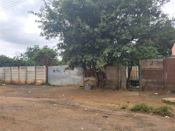 1711 m² Land available in Rustenburg Central