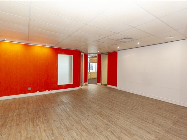 238  m² Commercial space