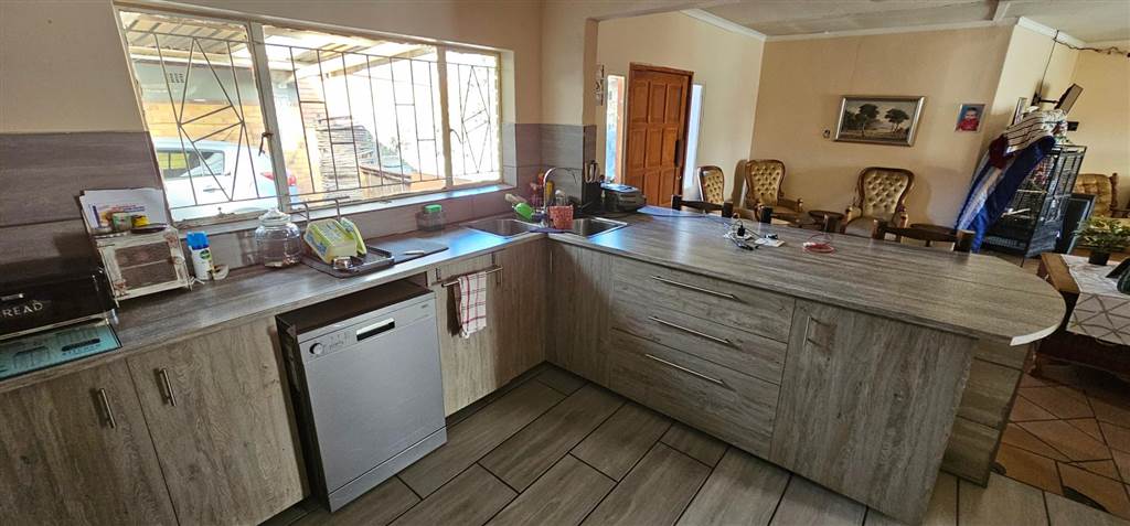 4 Bed House in Delmas photo number 13