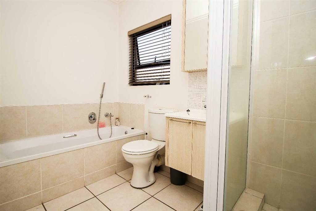 1 Bed Apartment in Sandown photo number 13