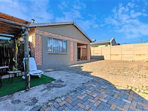 3 Bed House in Bosmont