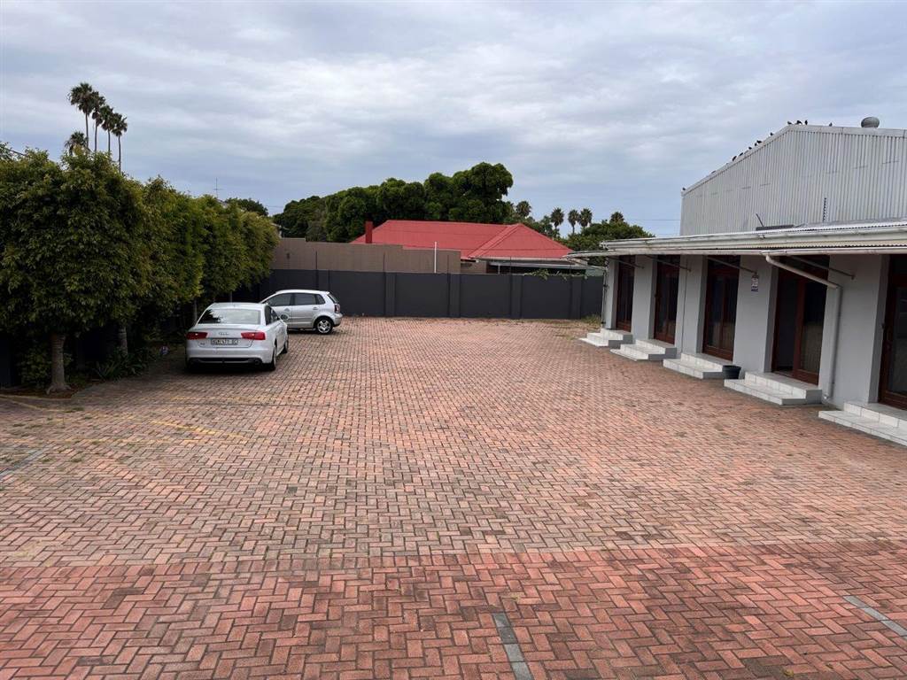 207  m² Commercial space in Walmer photo number 16