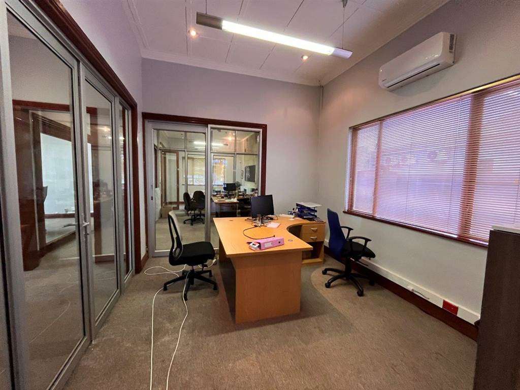 207  m² Commercial space in Walmer photo number 9