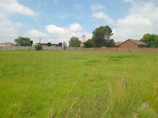 1 545 m² Land