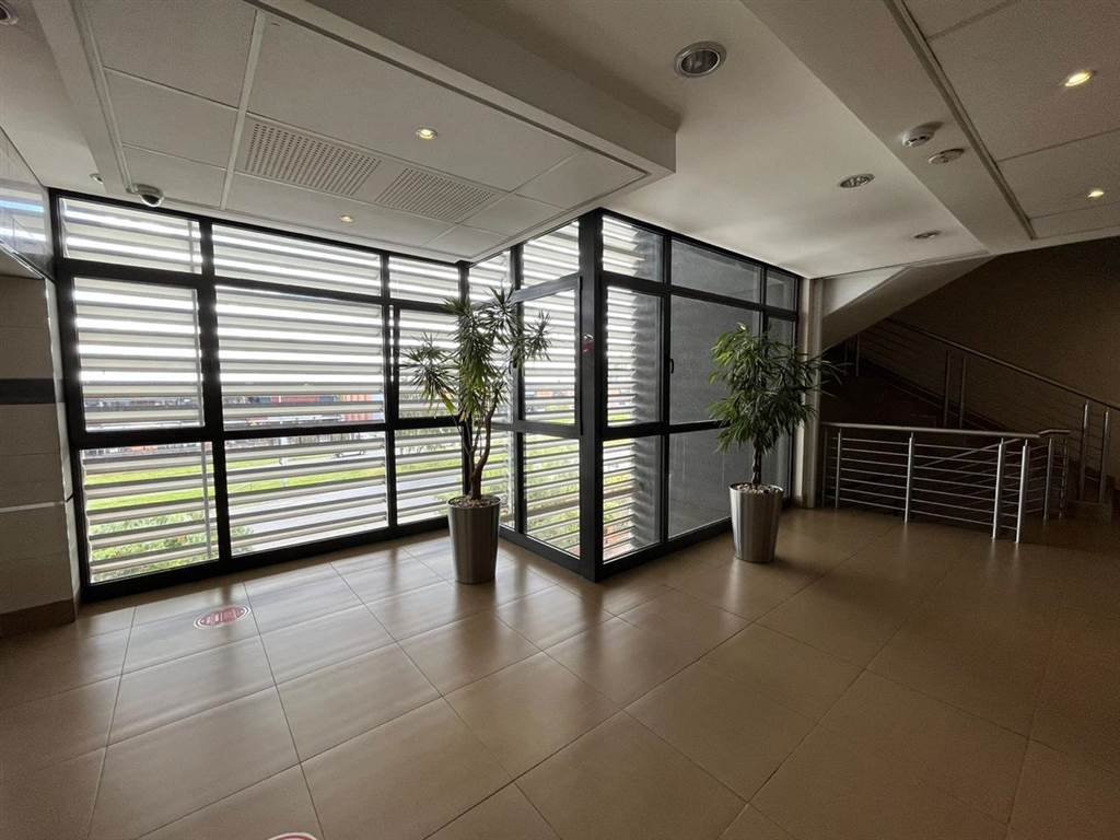 337  m² Commercial space in Fourways photo number 16