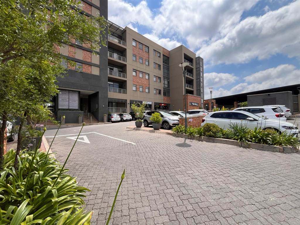 337  m² Commercial space in Fourways photo number 2